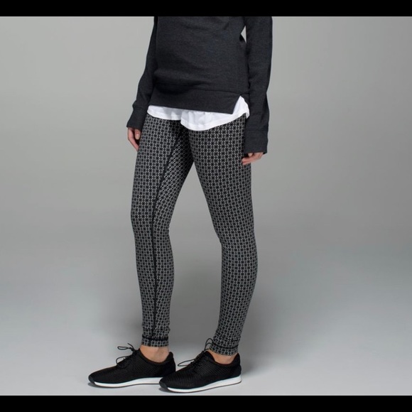 Lululemon Wunder Under Pant *Full-On Luon
Tri Geo Silver Spoon Black - size 6 - Picture 2 of 7